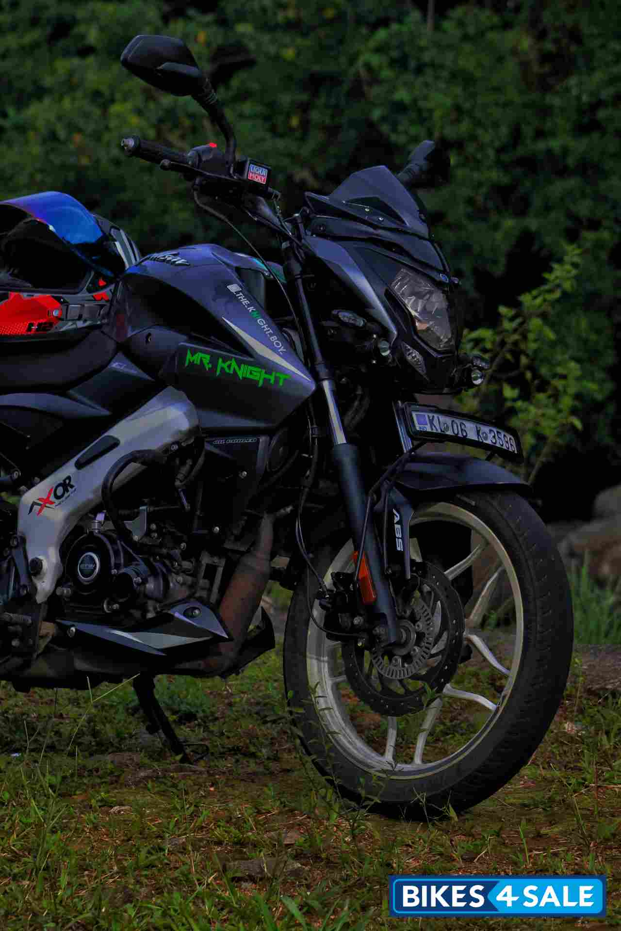 Glossy Pewter Gray Bajaj Pulsar NS 160 BS6 Glossy Pewter Gray Bajaj Pulsar NS 160 BS6