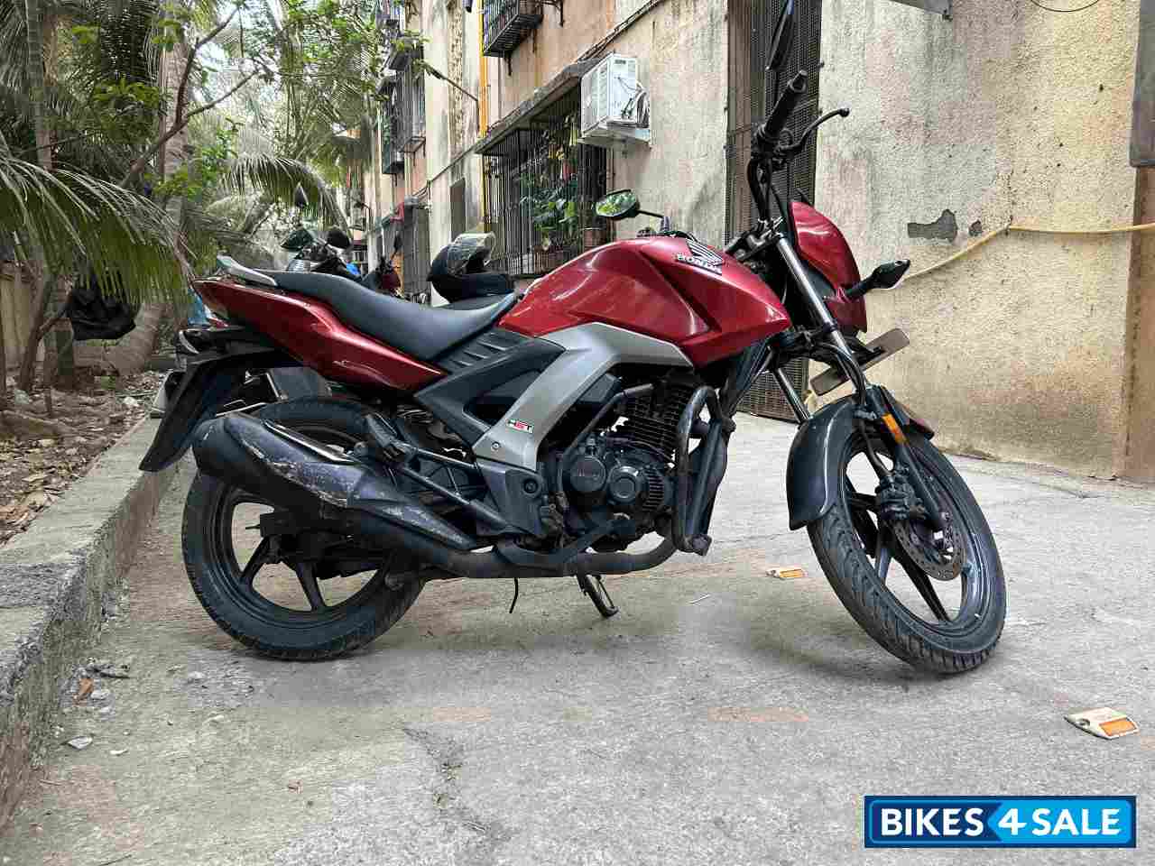 Red Honda CB Unicorn 160