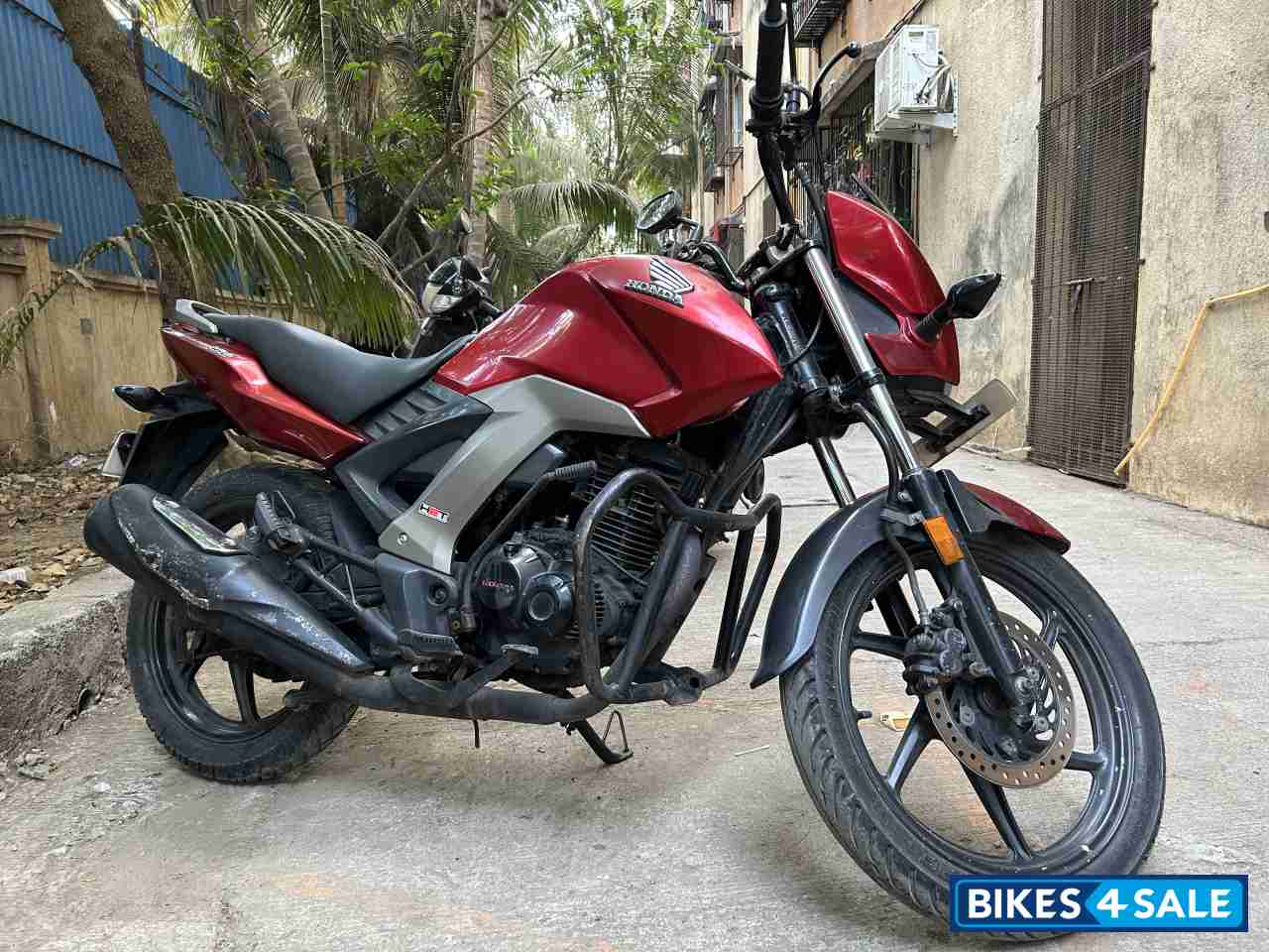 Red Honda CB Unicorn 160