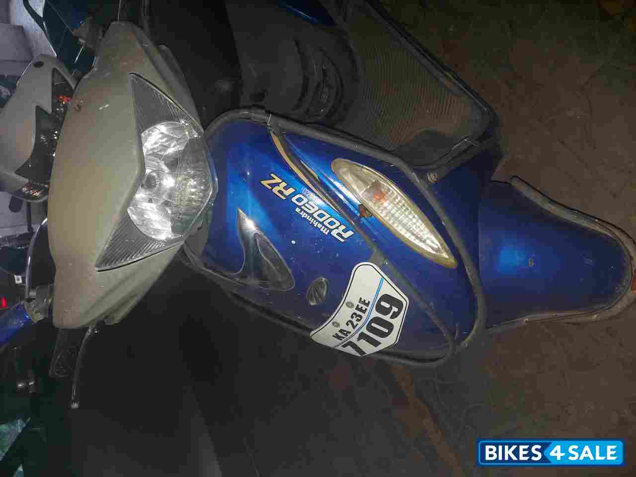 Blue Mahindra Rodeo RZ