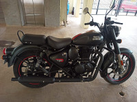 Royal Enfield Classic Stealth Black 2022 Model