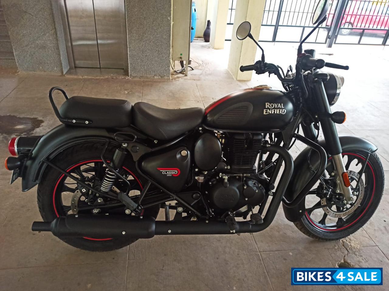 Royal Enfield Classic Stealth Black