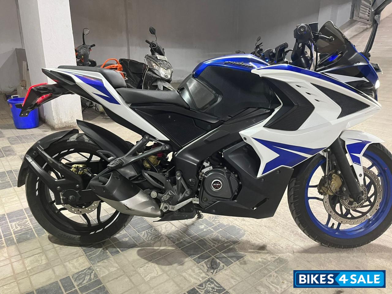 Bajaj Pulsar RS 200