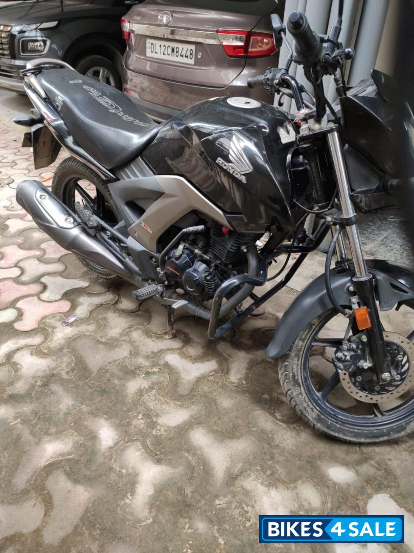 Black Honda CB Unicorn 160