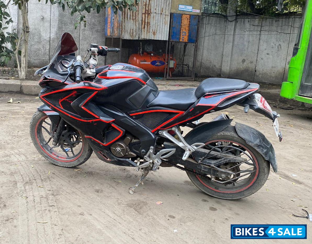 Bajaj Pulsar RS 200 ABS