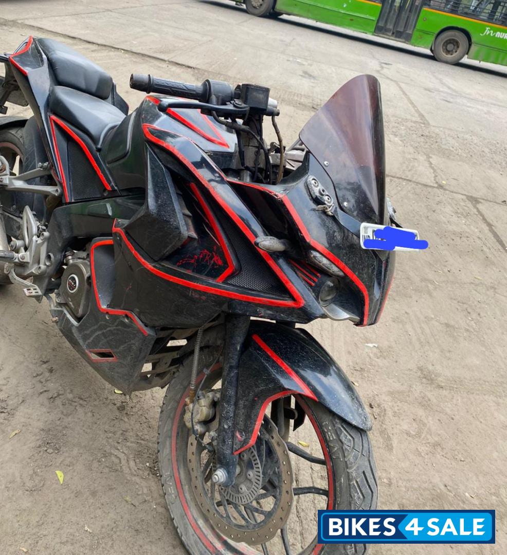 Bajaj Pulsar RS 200 ABS