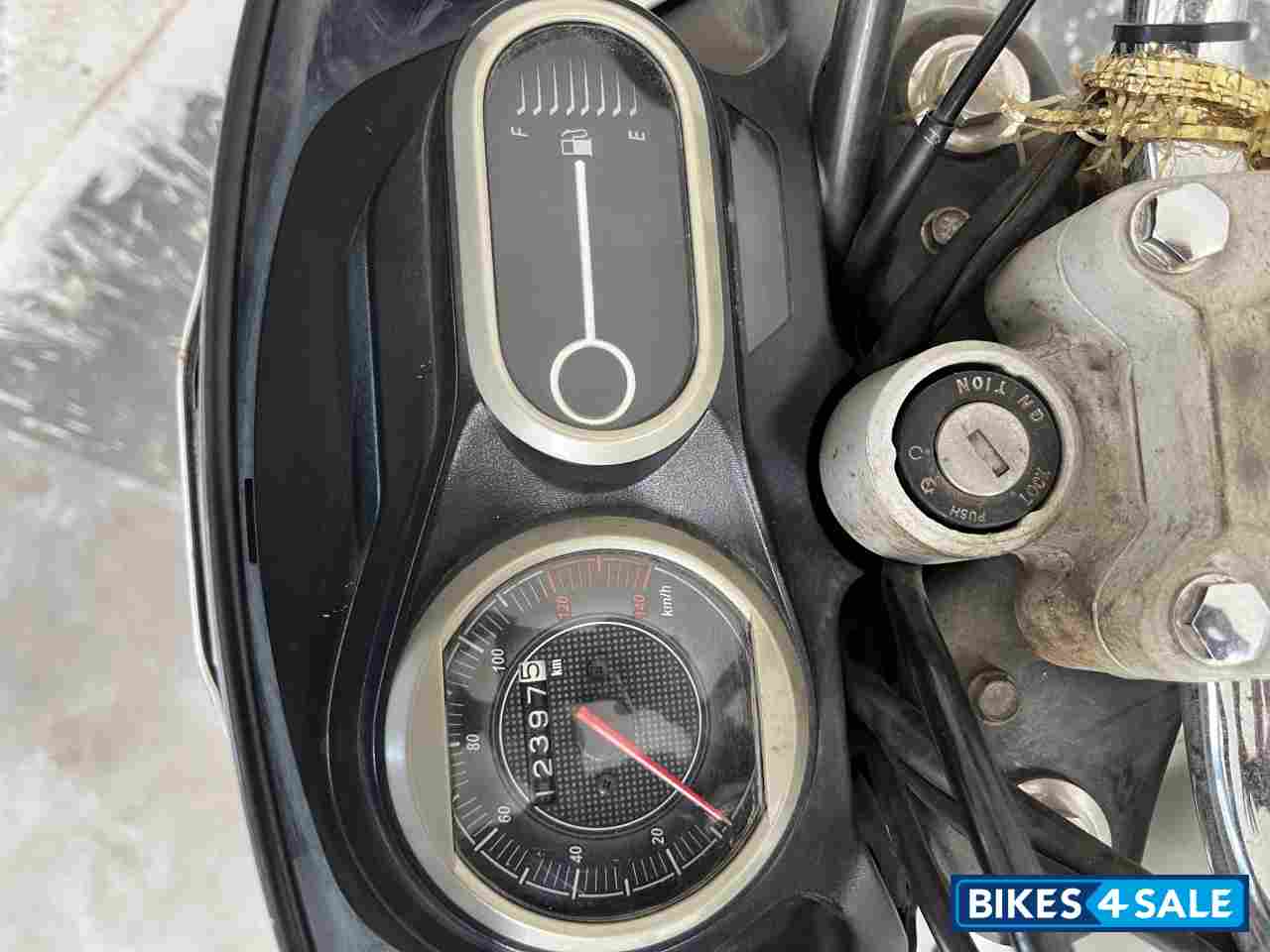 Pearl White Bajaj V15