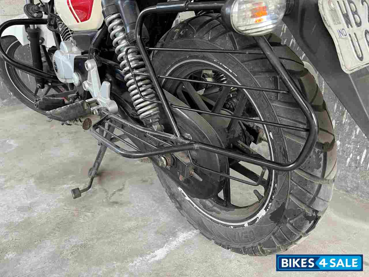 Pearl White Bajaj V15