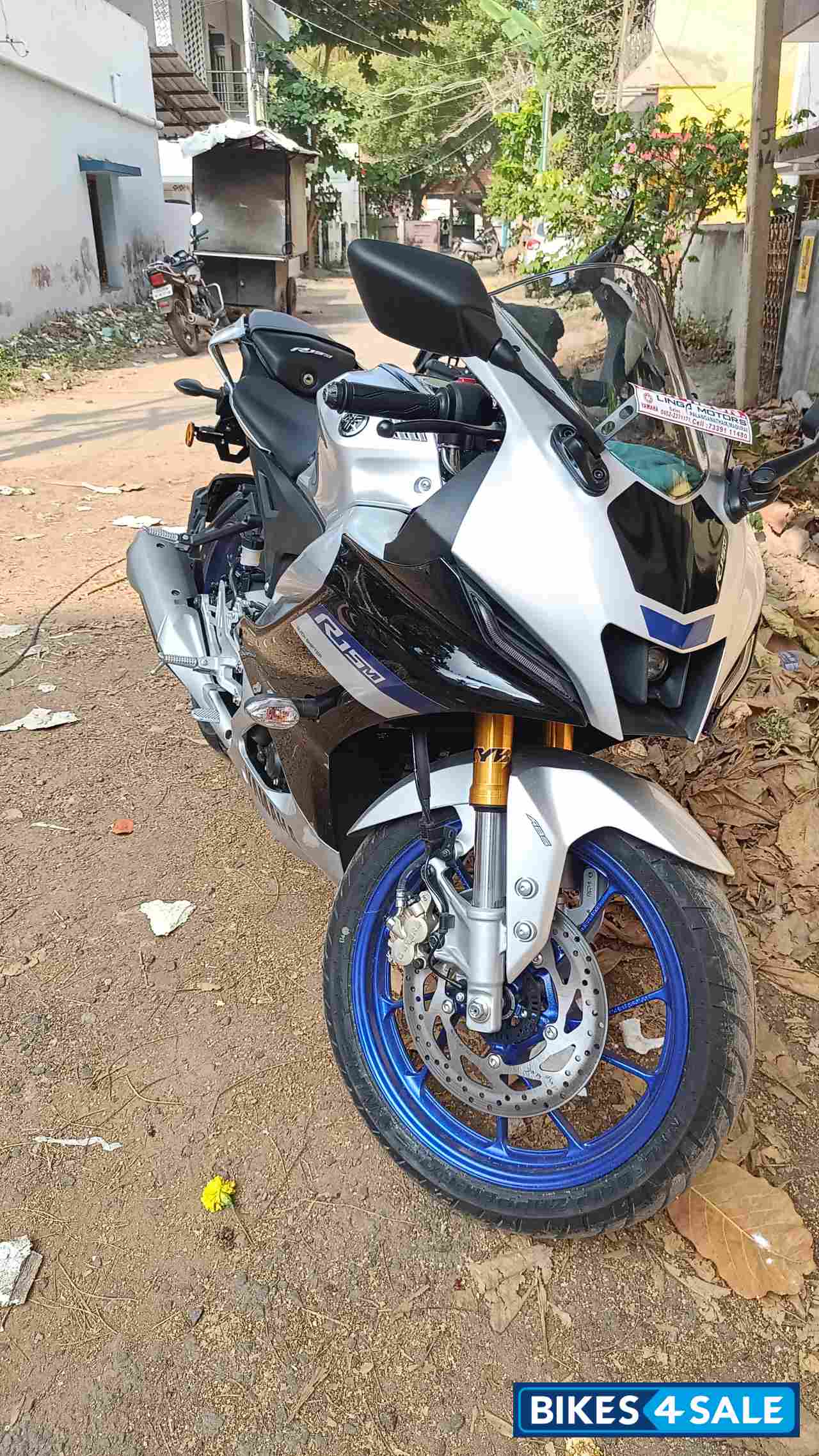 Silver Yamaha  R15 M