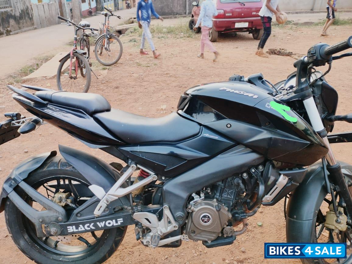 Black Bajaj Pulsar NS200