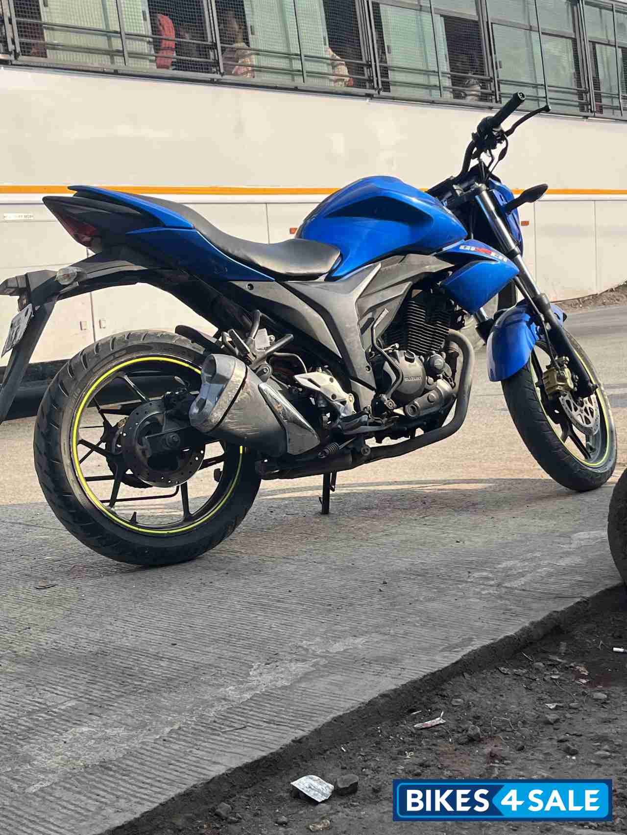 Blue Suzuki Gixxer SF Blue Suzuki Gixxer SF
