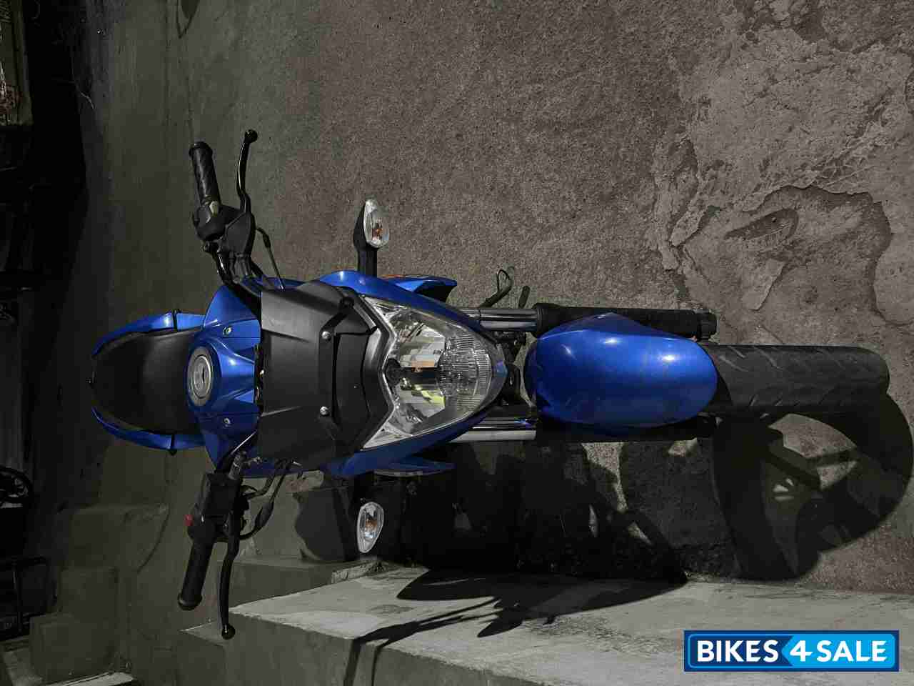 Blue Suzuki Gixxer SF Blue Suzuki Gixxer SF