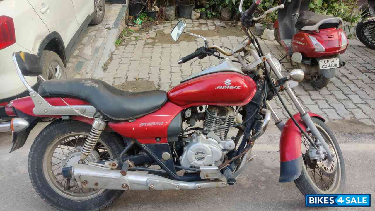 Bajaj Avenger 220 DTS-i