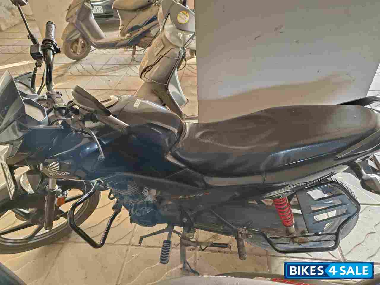 Black Honda Livo 110