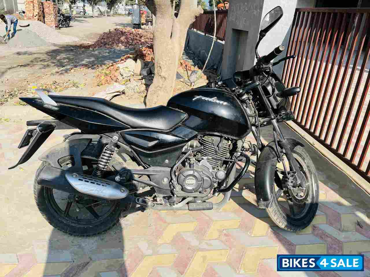 Black Bajaj Pulsar 150 Neon