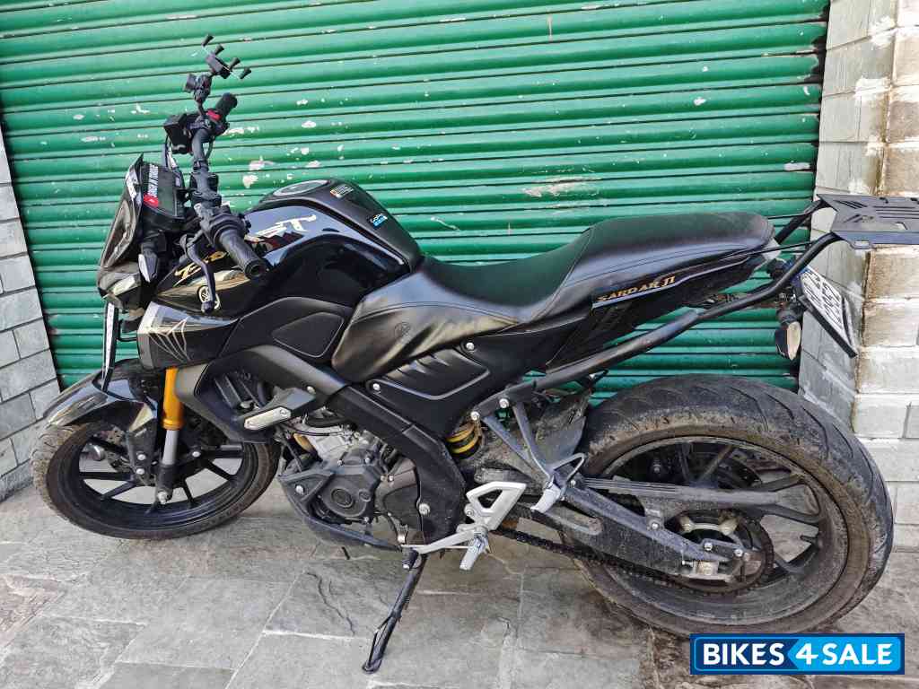 Black Yamaha MT-15