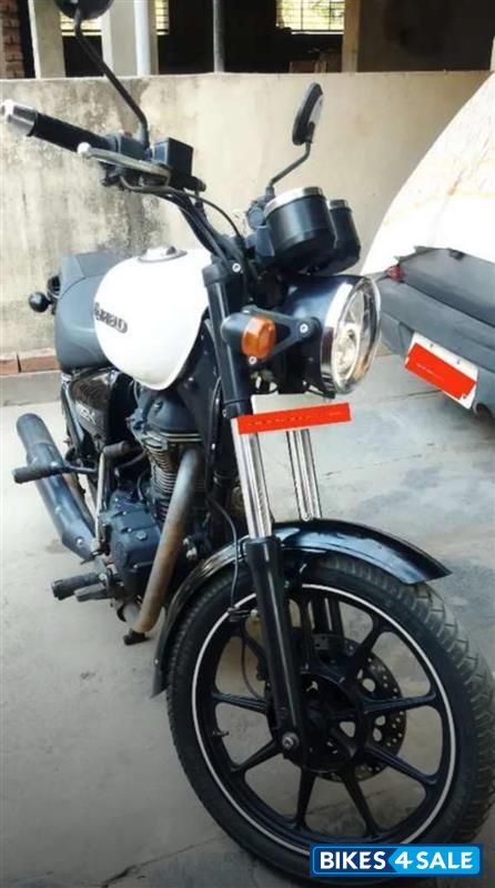 White Royal Enfield Thunderbird X 350