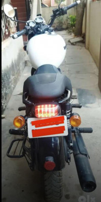 White Royal Enfield Thunderbird X 350