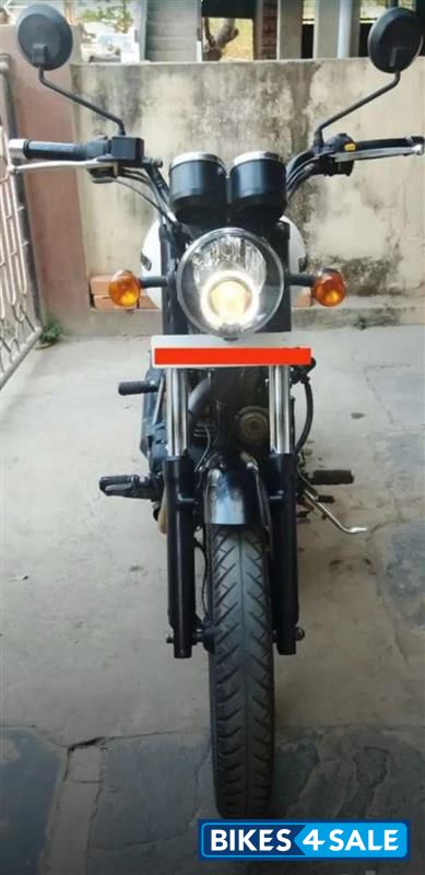 White Royal Enfield Thunderbird X 350