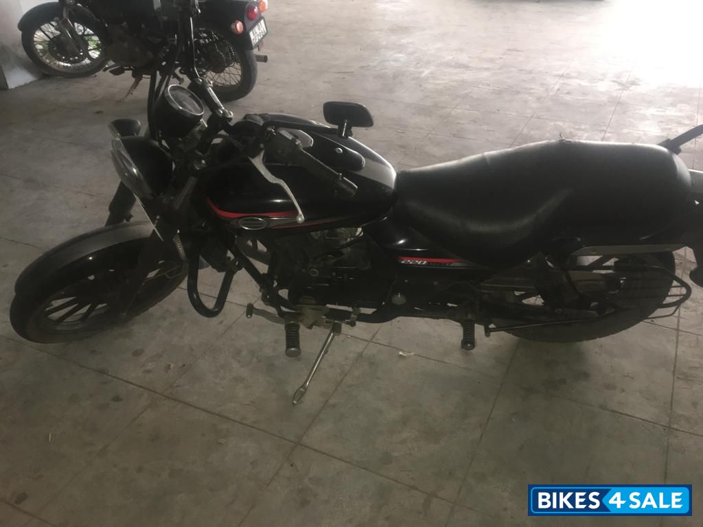 Bajaj Avenger Street 220