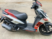 White Aprilia SR 150