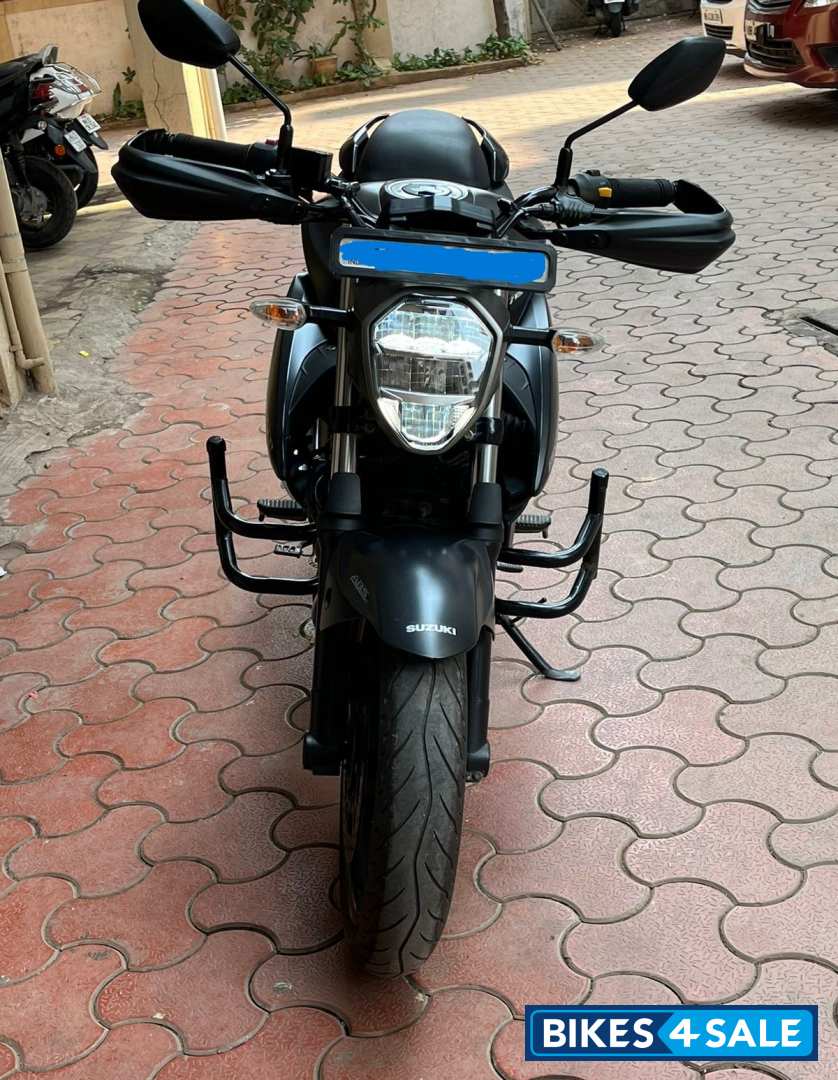 Black Suzuki Gixxer 250