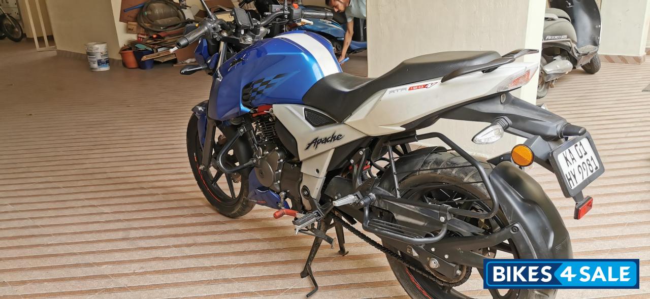 Blue TVS Apache RTR 160 4V