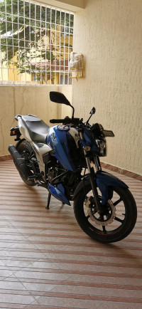 Blue TVS Apache RTR 160 4V