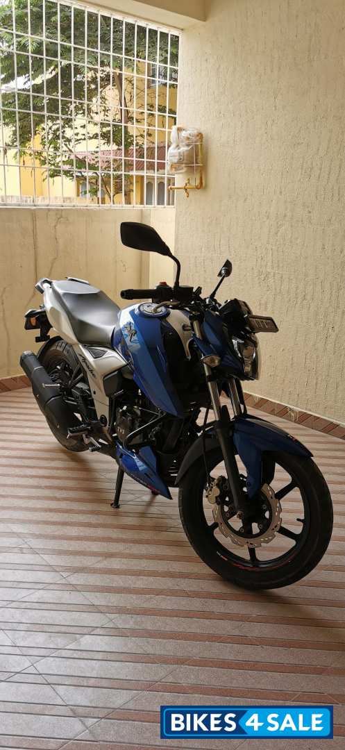 Blue TVS Apache RTR 160 4V