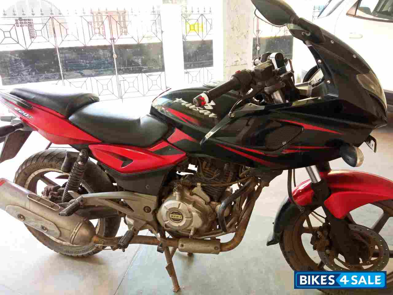 Bajaj Pulsar 220 DTSi