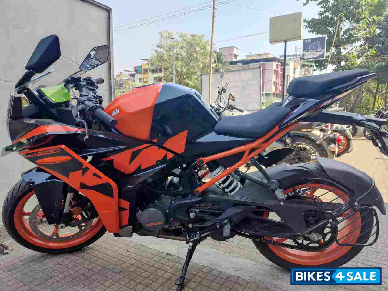 Black & Orange KTM RC 200 2022
