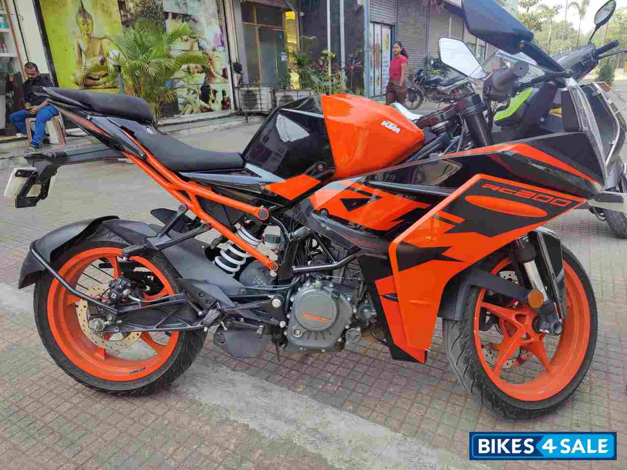 Black & Orange KTM RC 200 2022