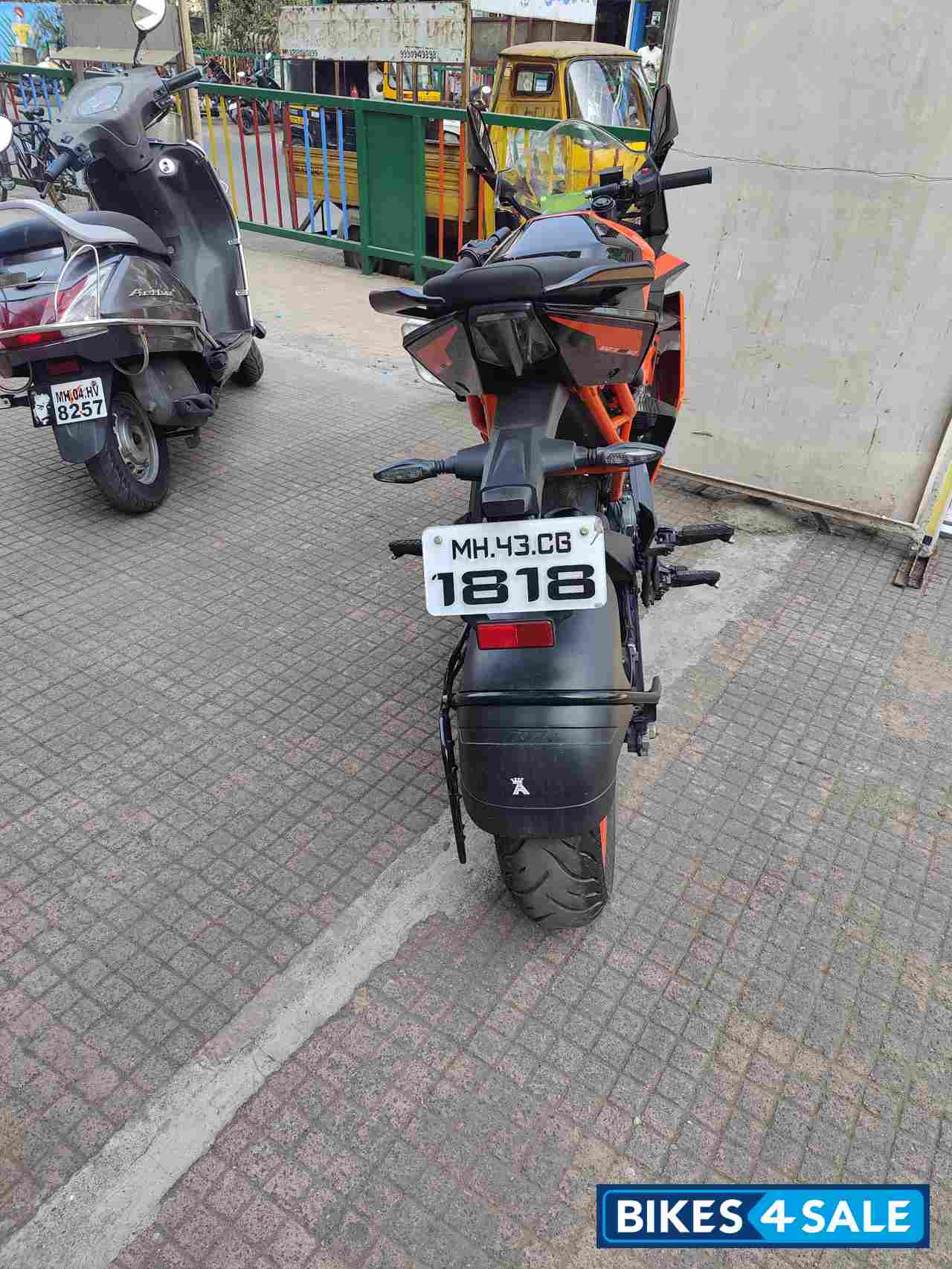 Black & Orange KTM RC 200 2022