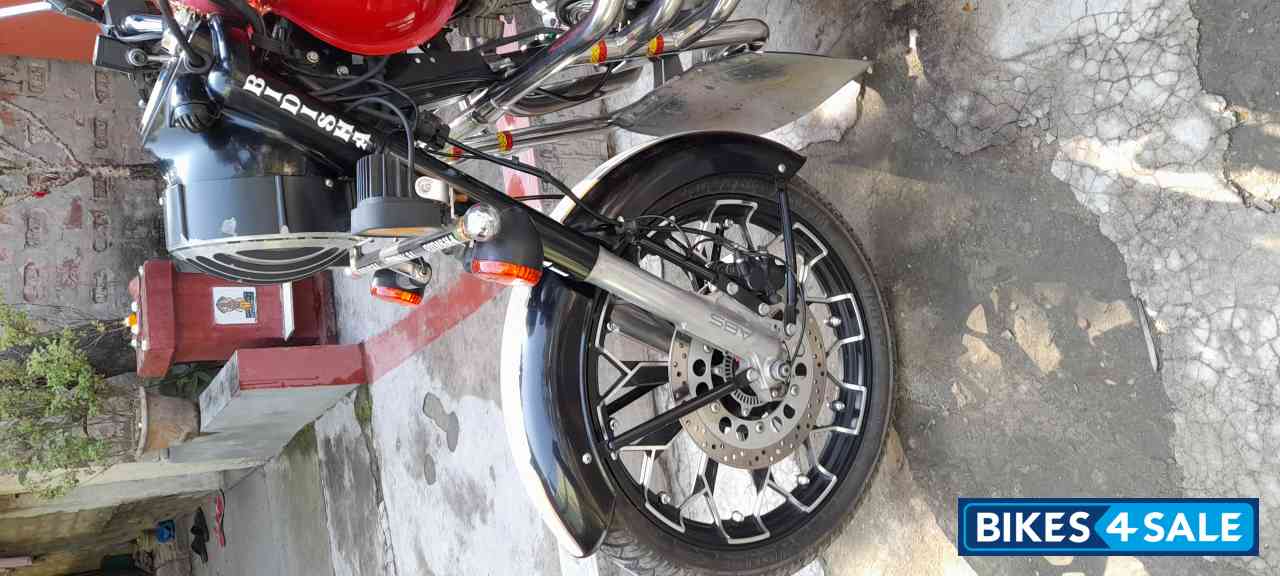 Red Royal Enfield Classic 350 Redditch Red