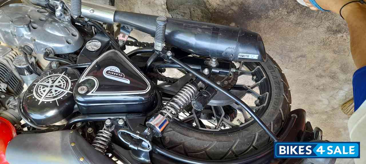 Red Royal Enfield Classic 350 Redditch Red