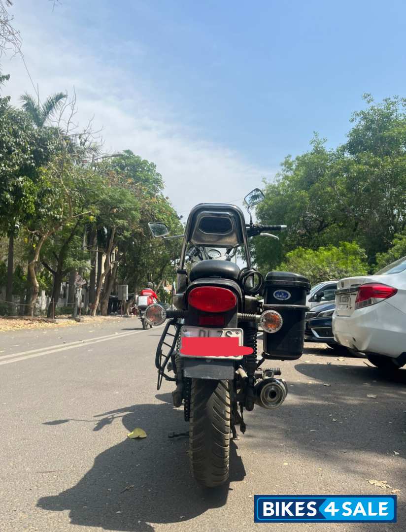 Ebony Black Bajaj Avenger Cruise 220