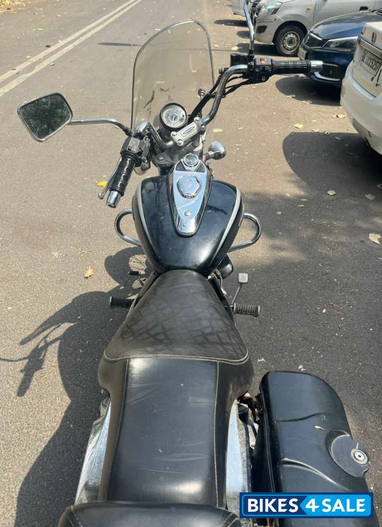 Ebony Black Bajaj Avenger Cruise 220