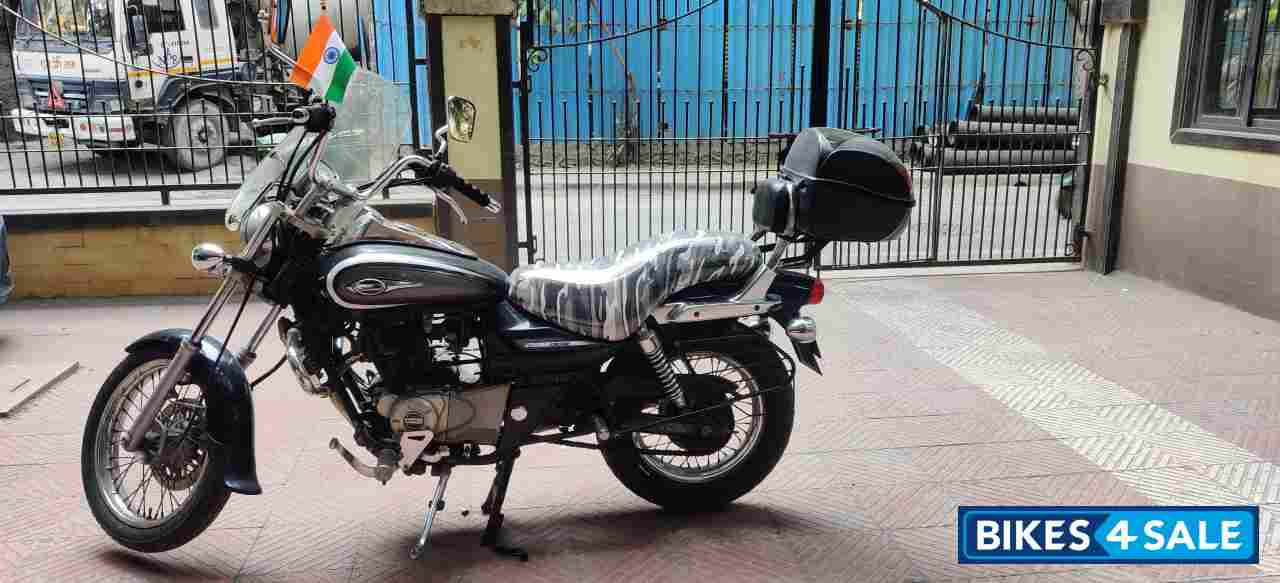 Black Bajaj Avenger Cruise 220
