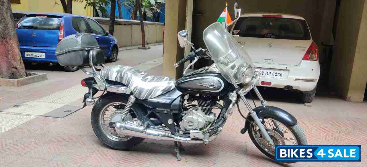 Black Bajaj Avenger Cruise 220