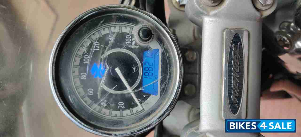 Black Bajaj Avenger Cruise 220