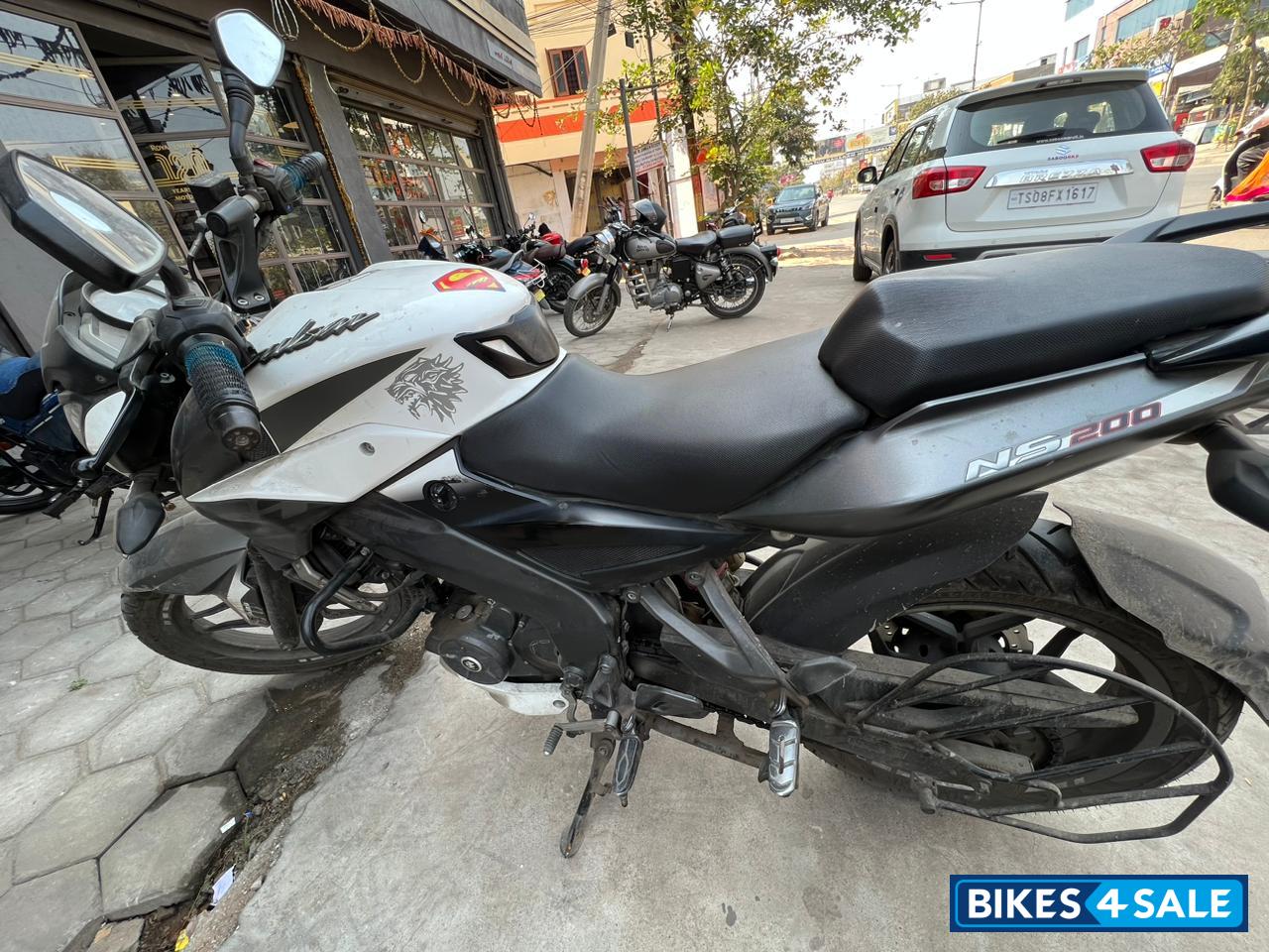 Pearl White Bajaj Pulsar 200 NS ABS