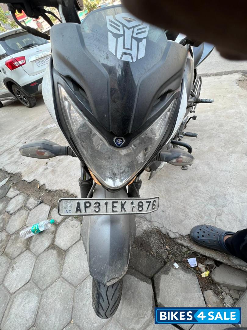 Pearl White Bajaj Pulsar 200 NS ABS