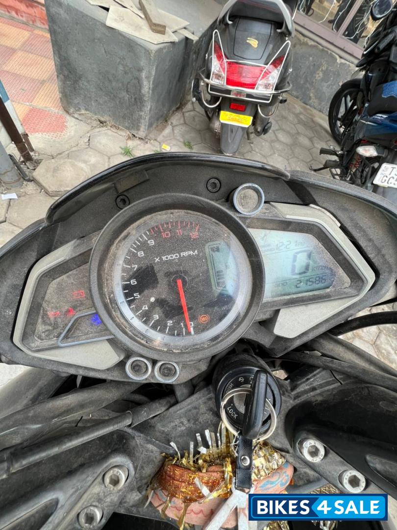 Pearl White Bajaj Pulsar 200 NS ABS