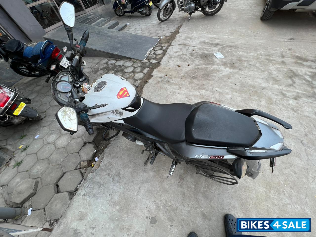 Pearl White Bajaj Pulsar 200 NS ABS