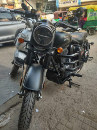 Royal Enfield Classic Stealth Black 2022 Model