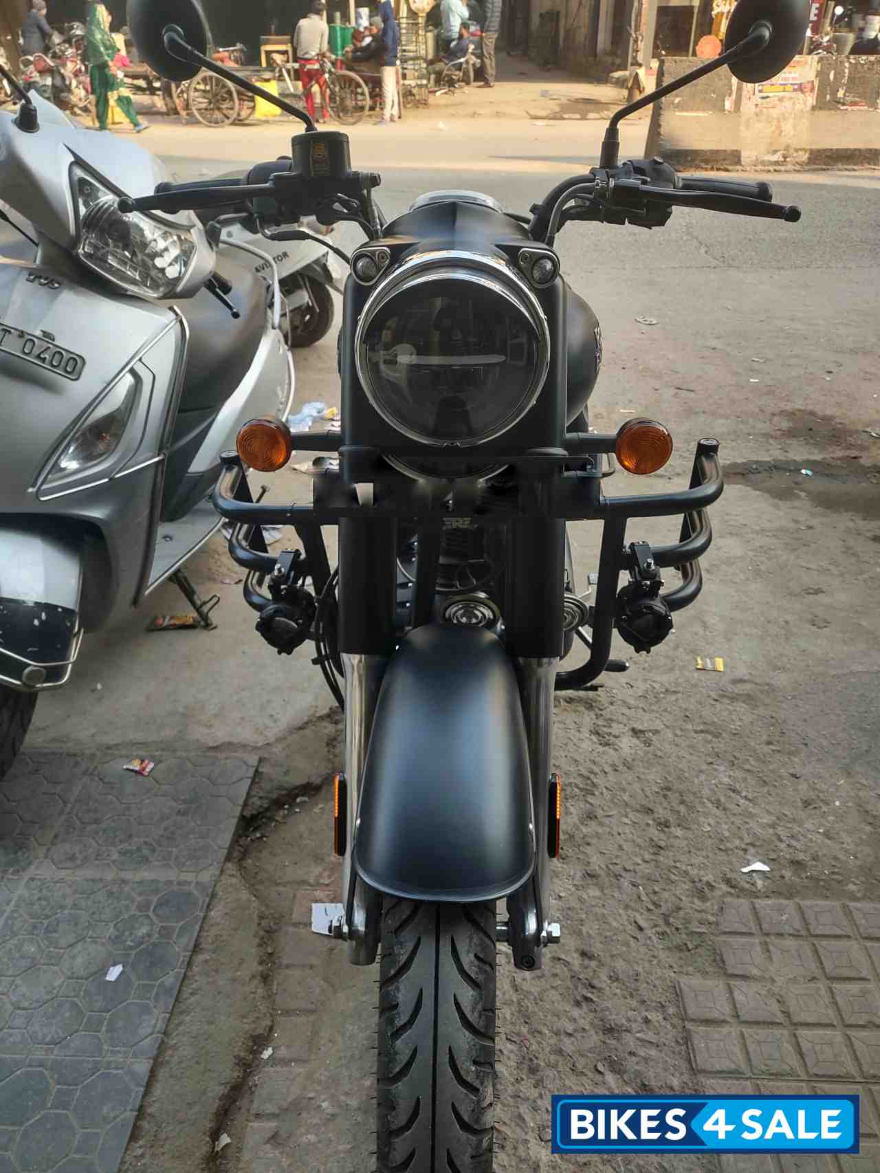 Royal Enfield Classic Stealth Black