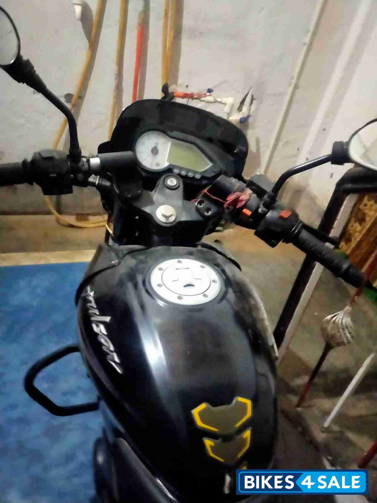 Black Bajaj Pulsar 180