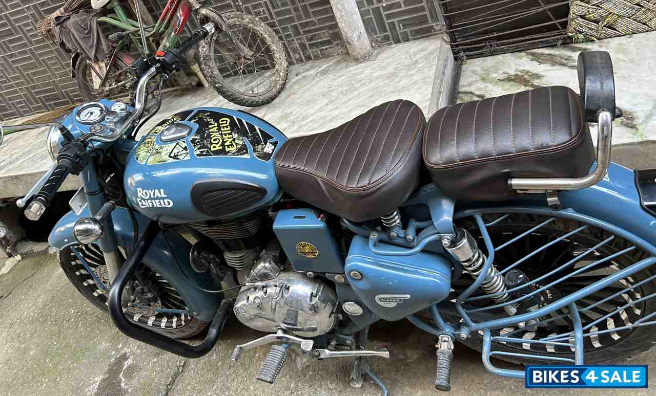 Royal Enfield Classic Squadron Blue Royal Enfield Classic Squadron Blue