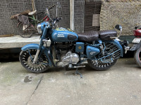 Royal Enfield Classic Squadron Blue