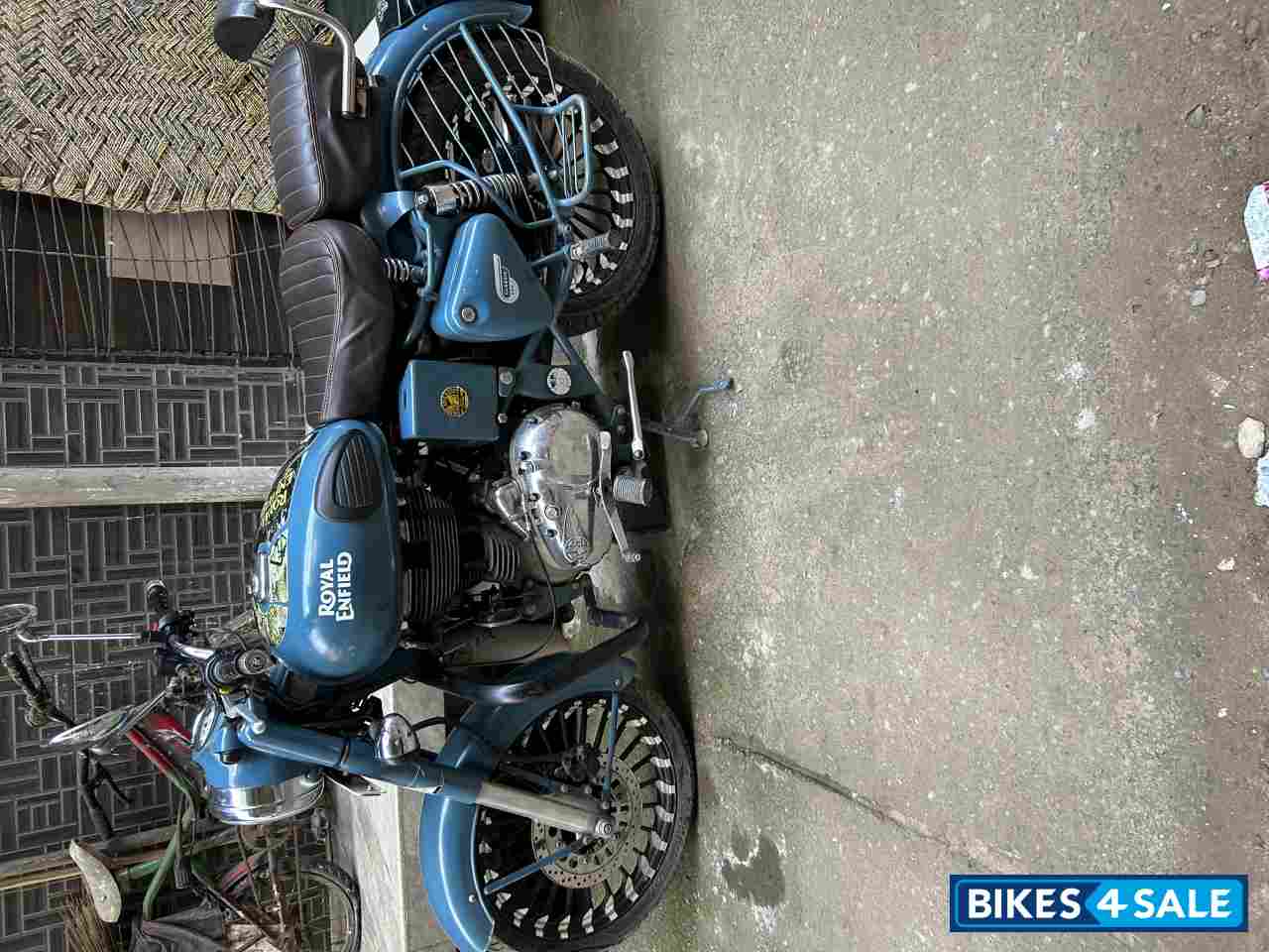 Royal Enfield Classic Squadron Blue Royal Enfield Classic Squadron Blue